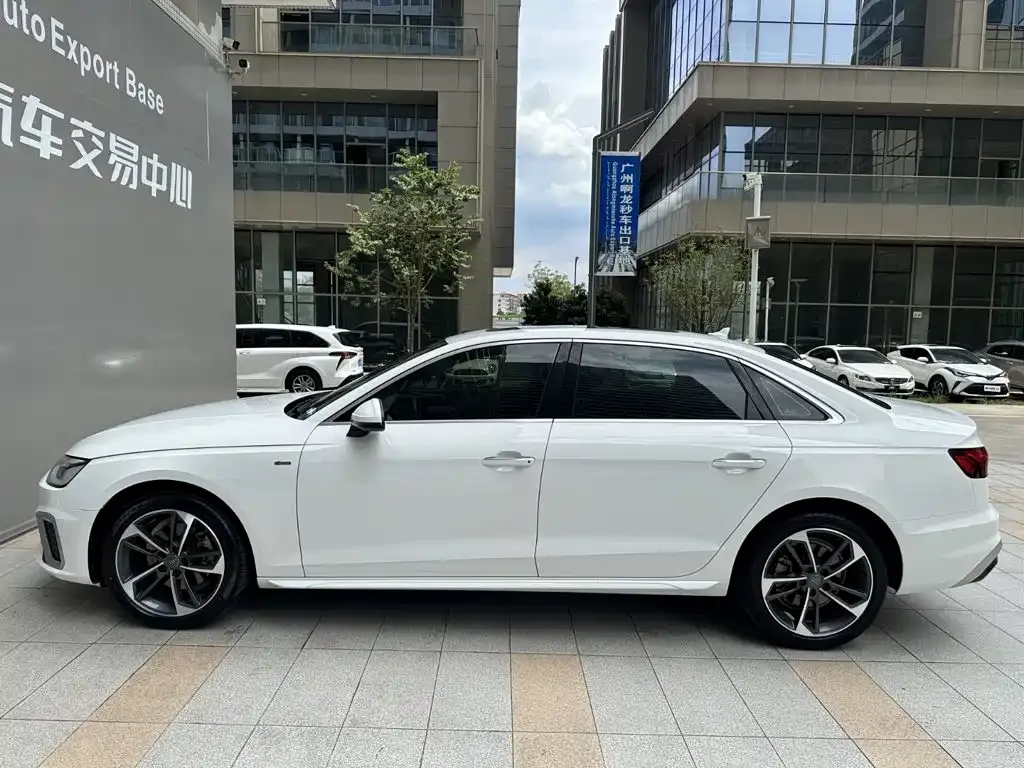 Audi A4L — фото 10