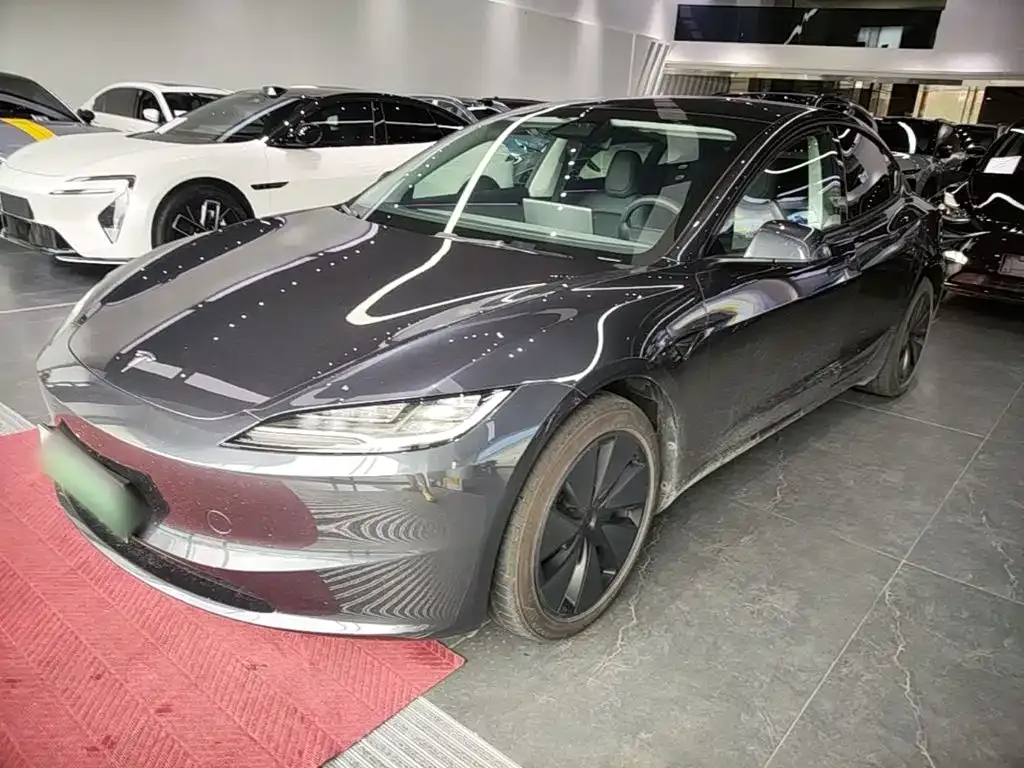 Tesla Model 3 — фото 1