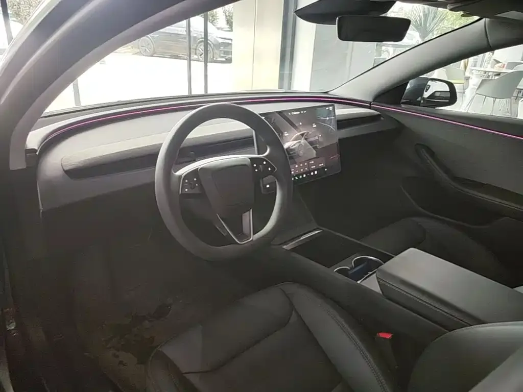 Tesla Model 3 — фото 3