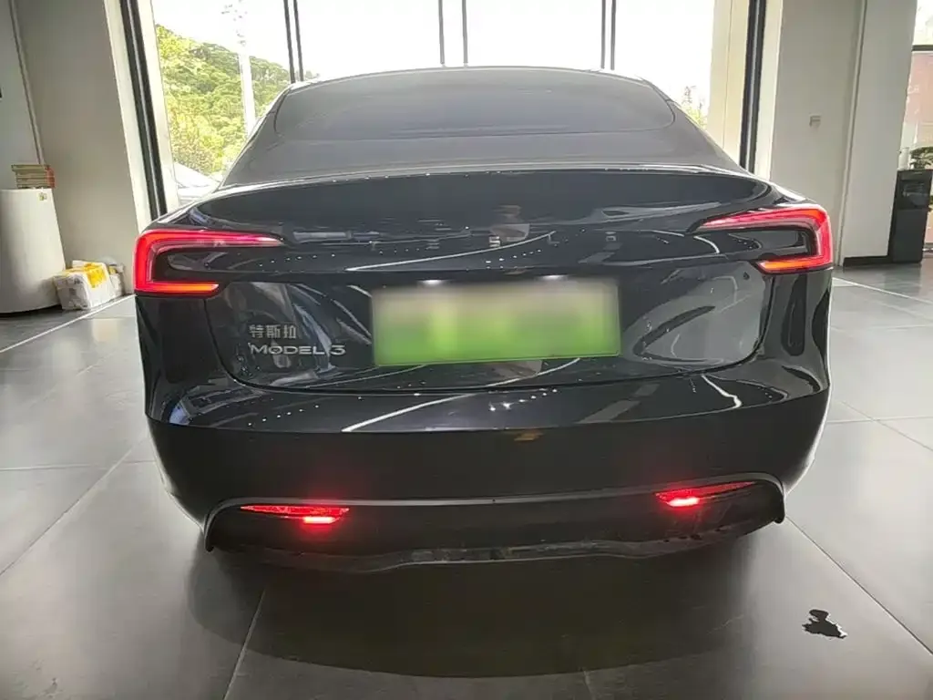 Tesla Model 3 — фото 6