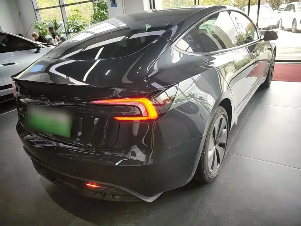 Tesla Model 3 — фото 5