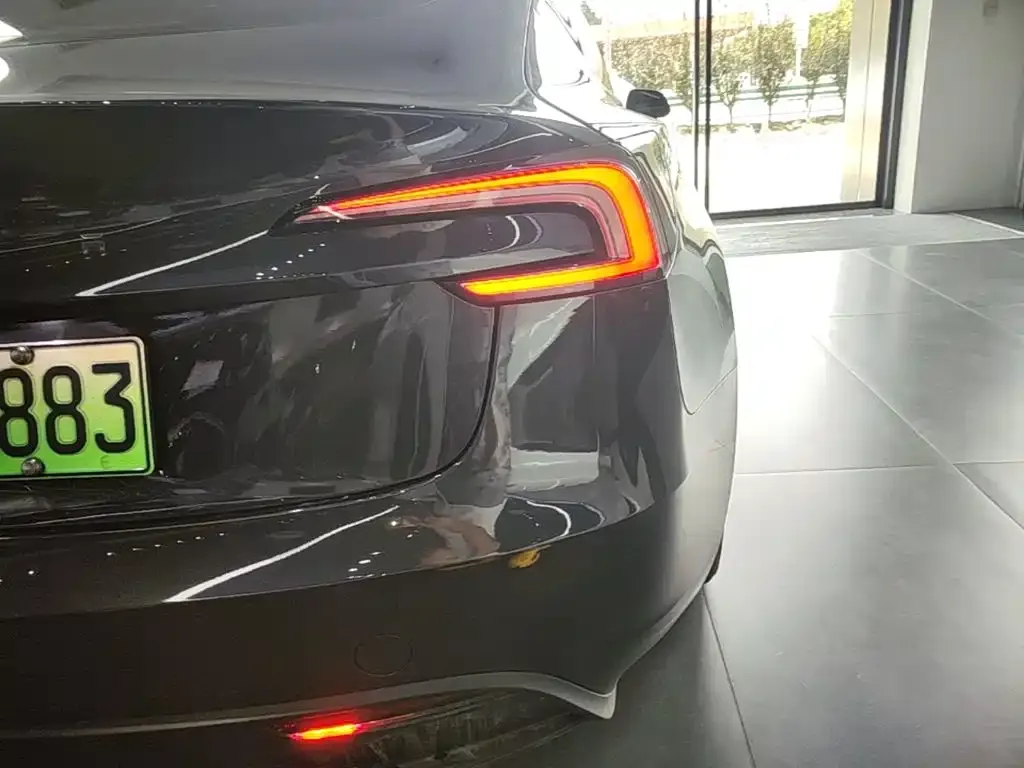 Tesla Model 3 — фото 8
