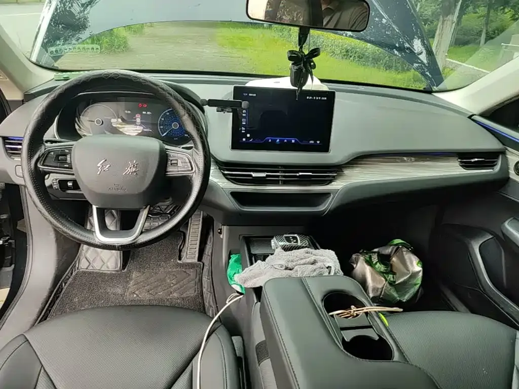 Hongqi E-QM5 — фото 3