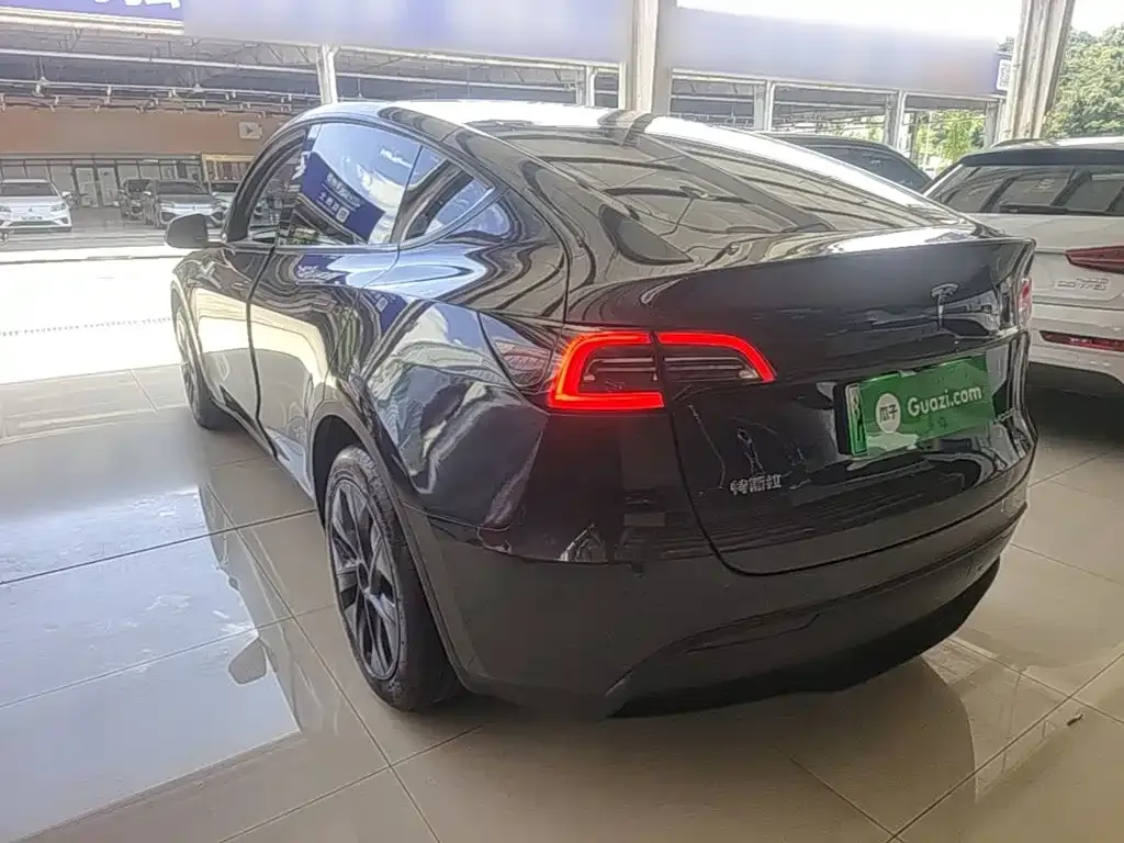 Tesla Model Y — фото 6