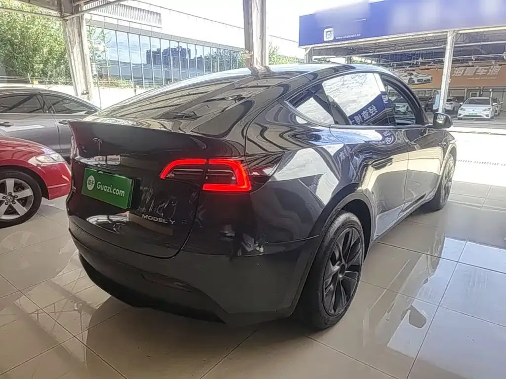 Tesla Model Y — фото 8