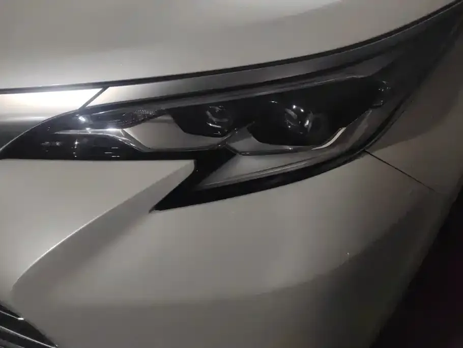 Toyota Sienna — фото 2