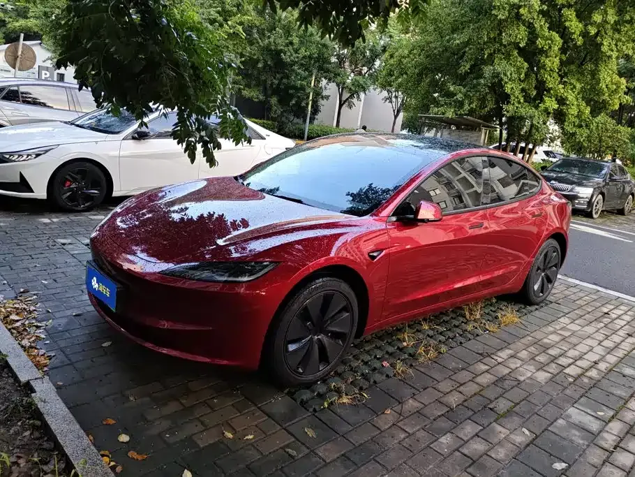 Tesla Model 3 — фото 1