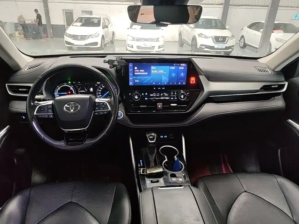 Toyota Highlander — фото 2