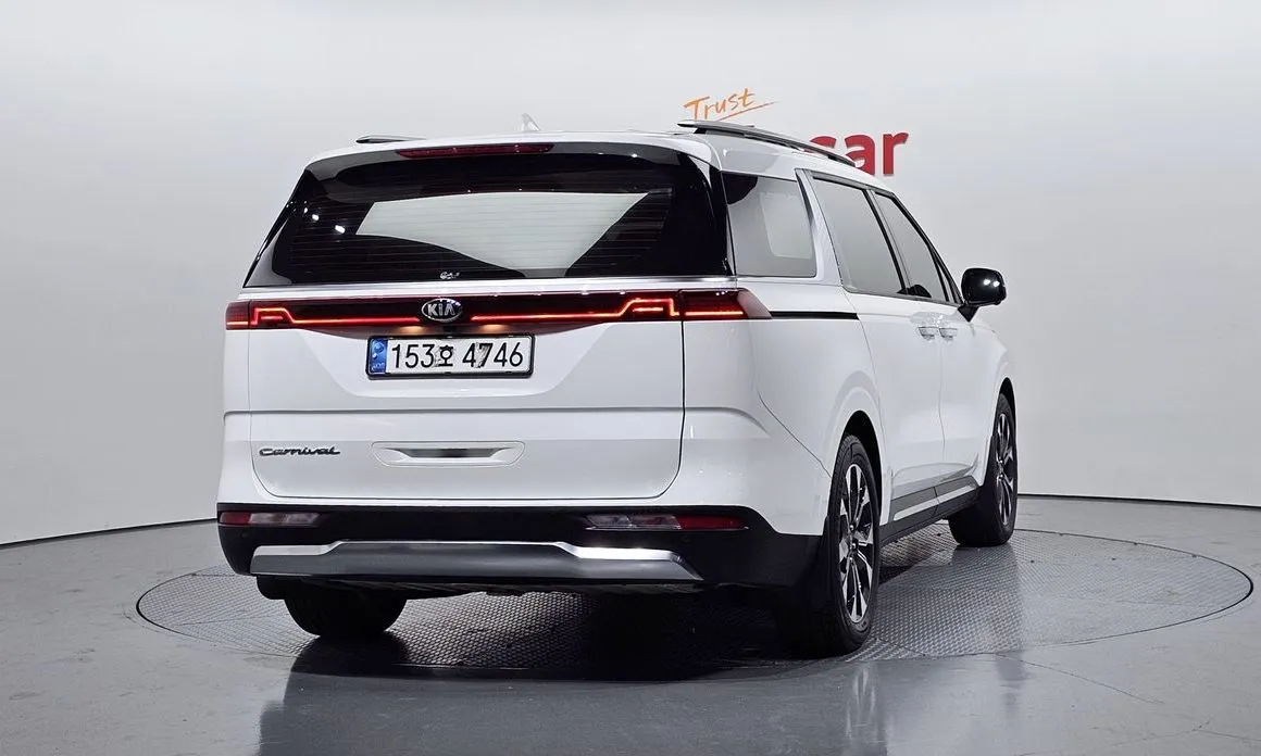 Kia Carnival — фото 10