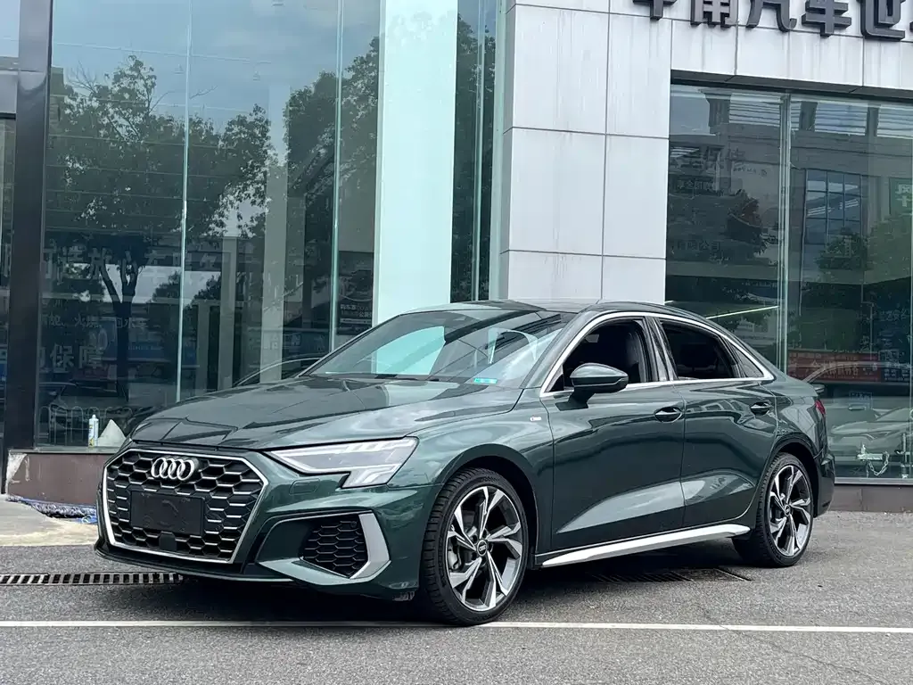 Audi A3 — фото 1