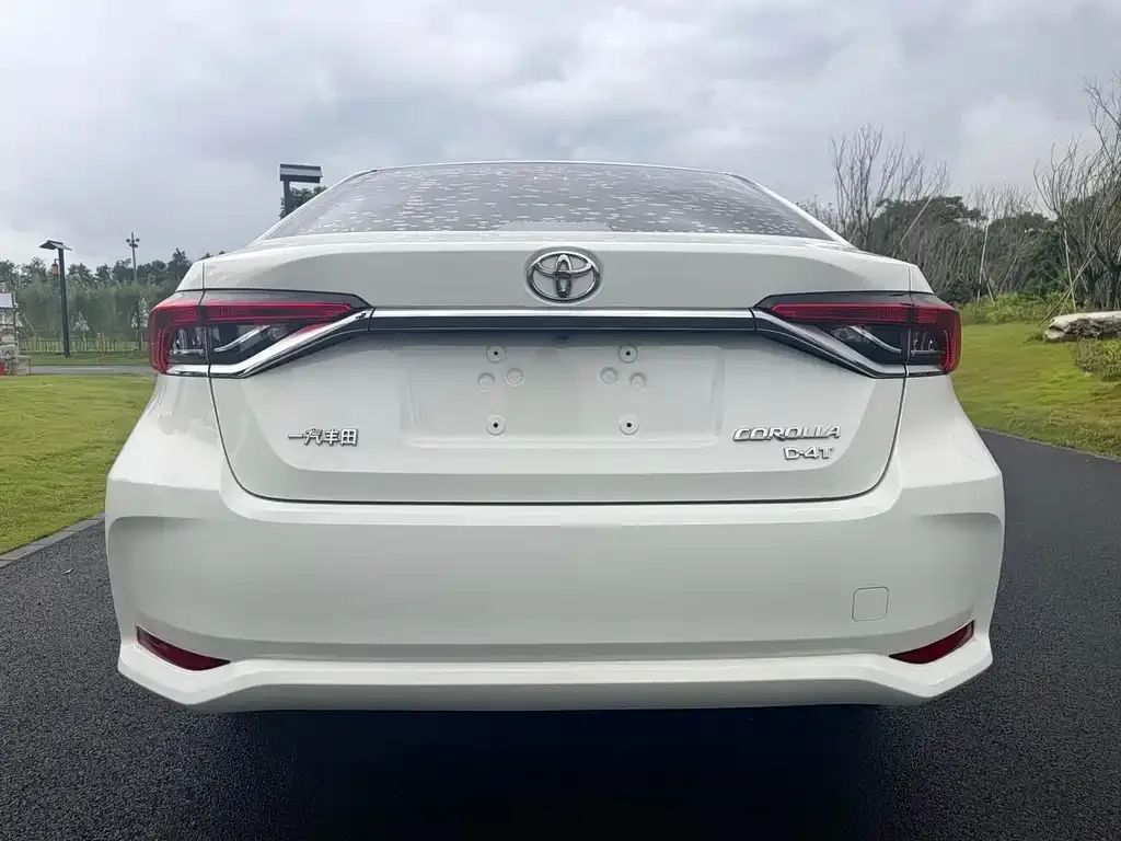Toyota Corolla — фото 7