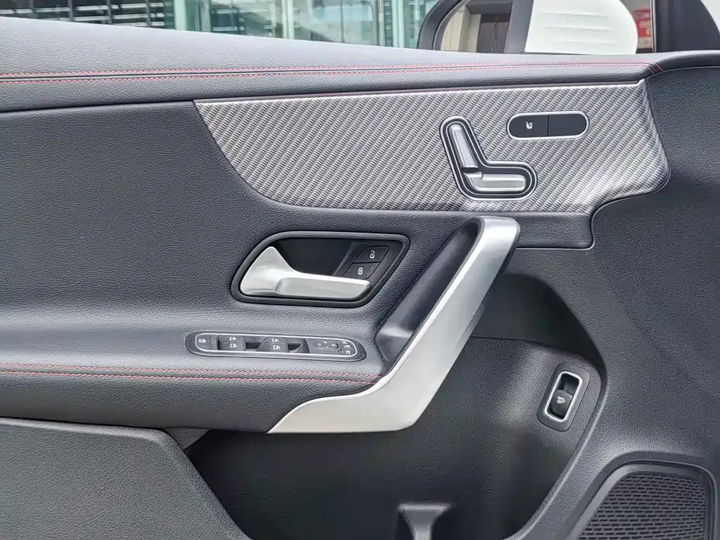 Mercedes-Benz A-Class — фото 10