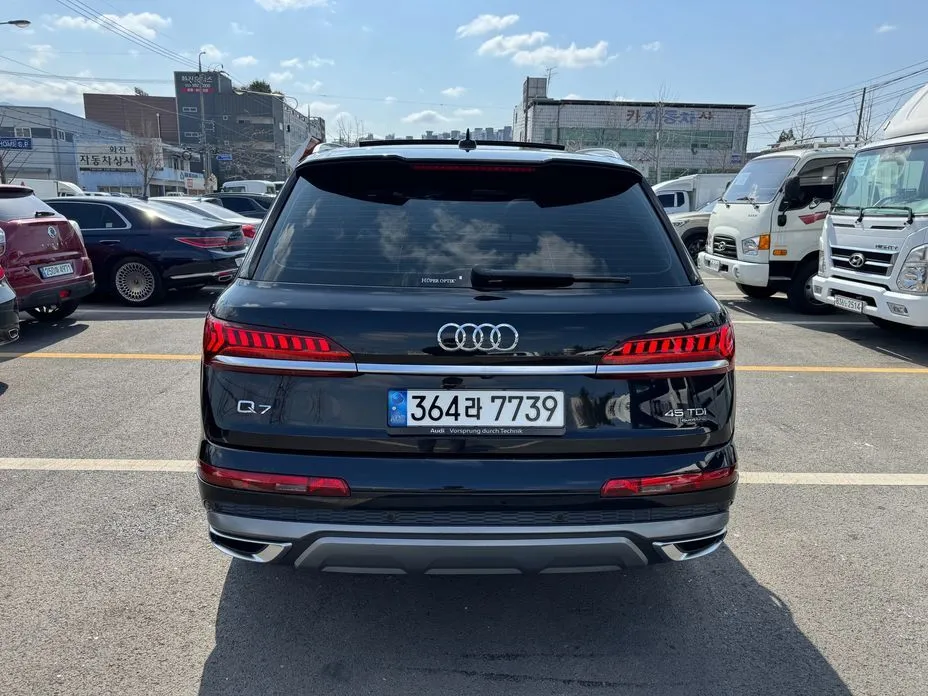 Audi Q7 — фото 10