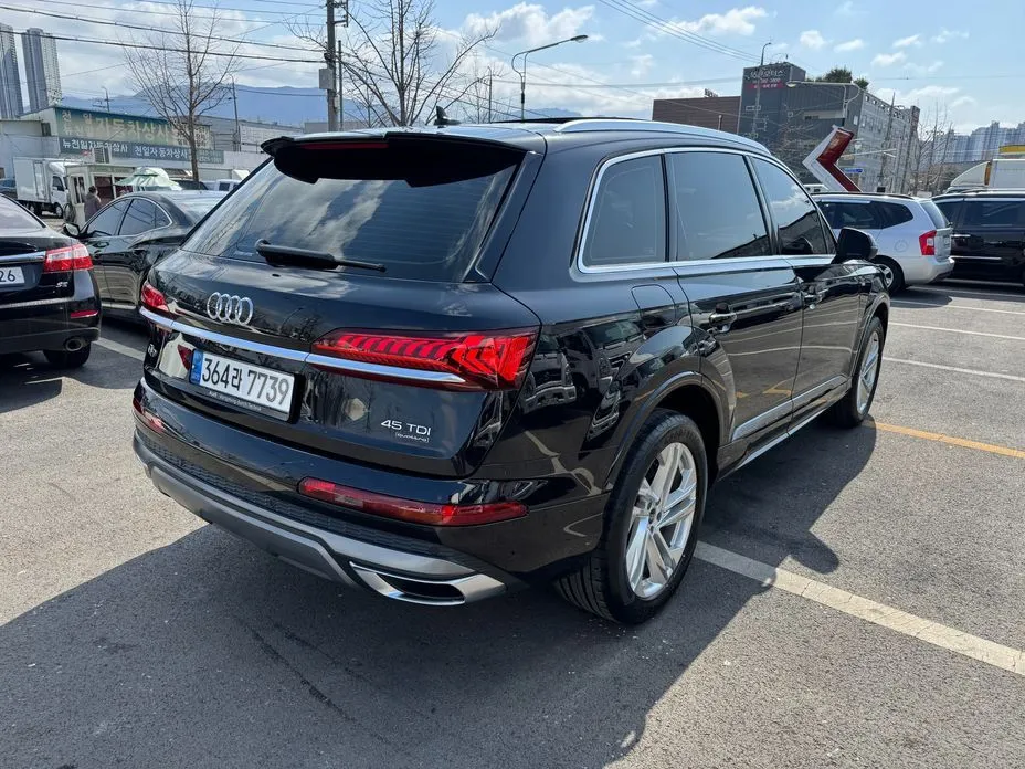 Audi Q7 — фото 9