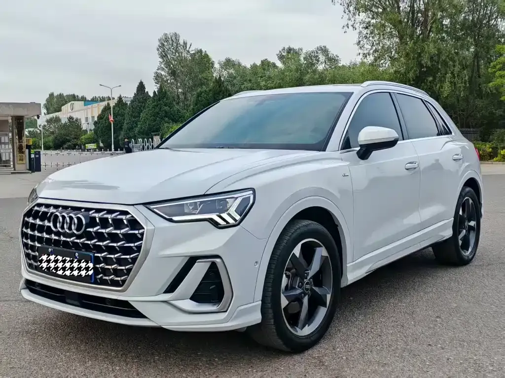 Audi Q3 — фото 1