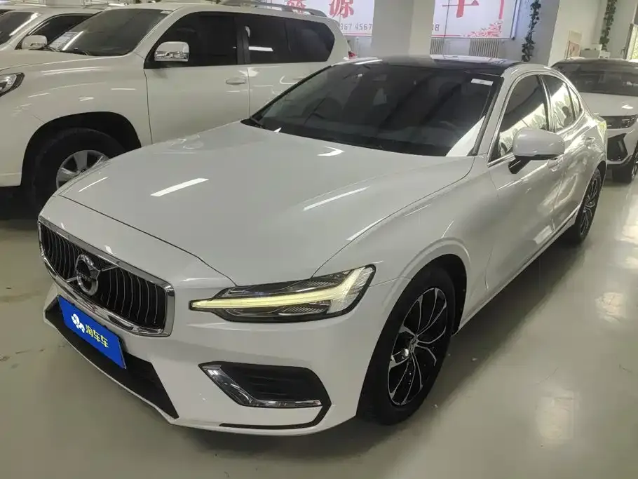 Volvo S60 — фото 1