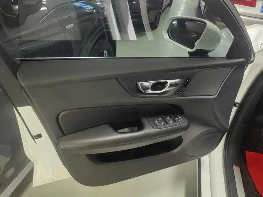 Volvo S60 — фото 10