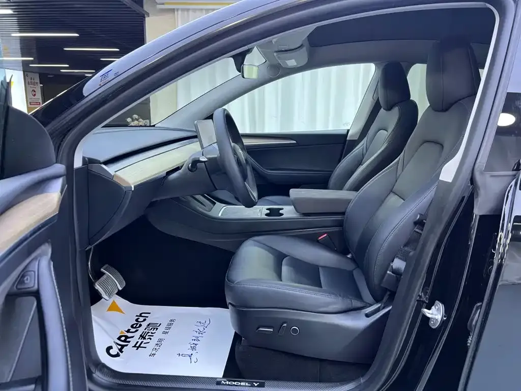 Tesla Model Y — фото 9