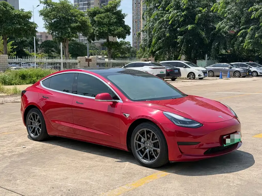 Tesla Model 3 — фото 9