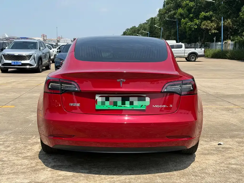 Tesla Model 3 — фото 7