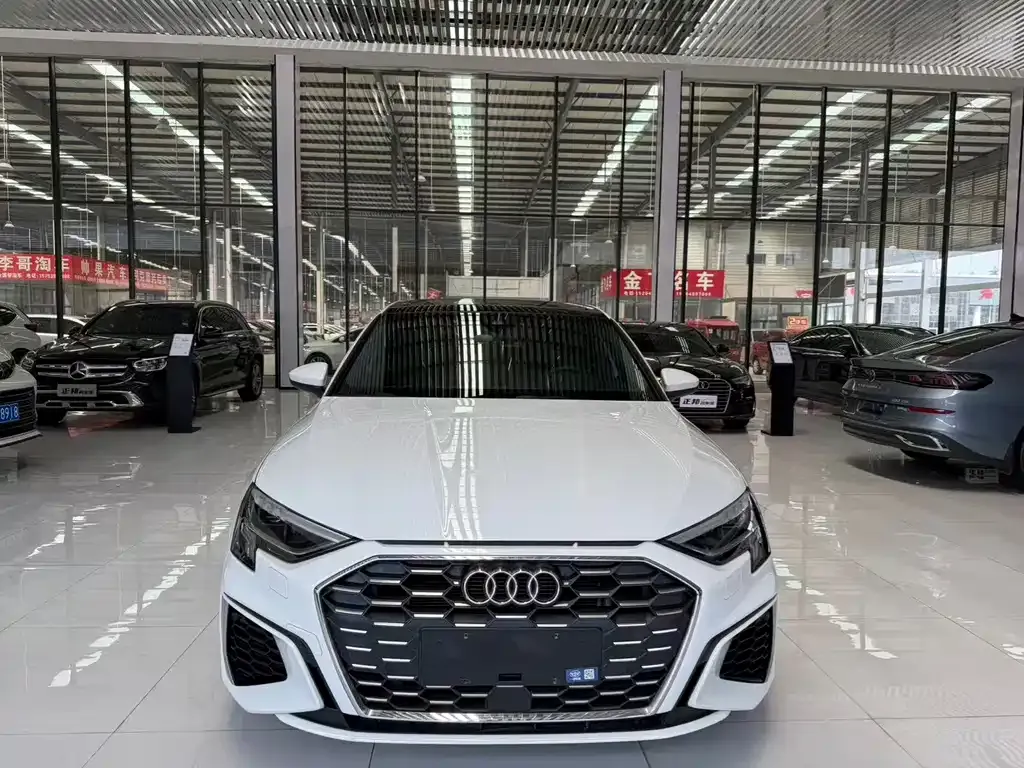 Audi A3 — фото 1