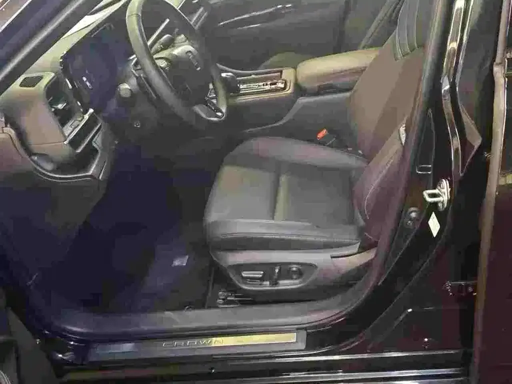 Toyota Crown (Import) — фото 4