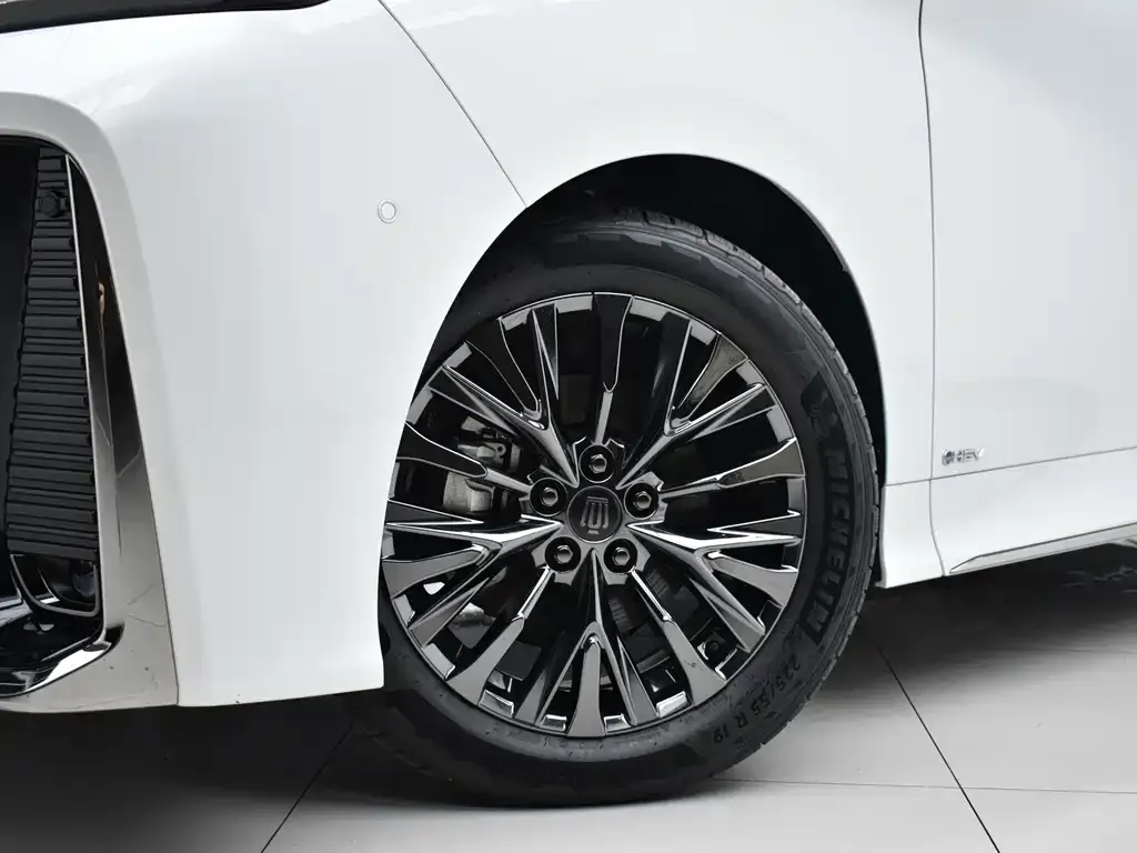 Toyota Vellfire — фото 3