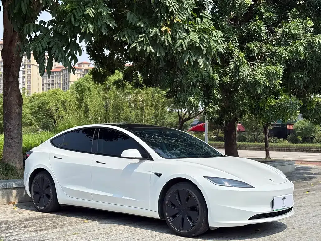 Tesla Model 3 — фото 8