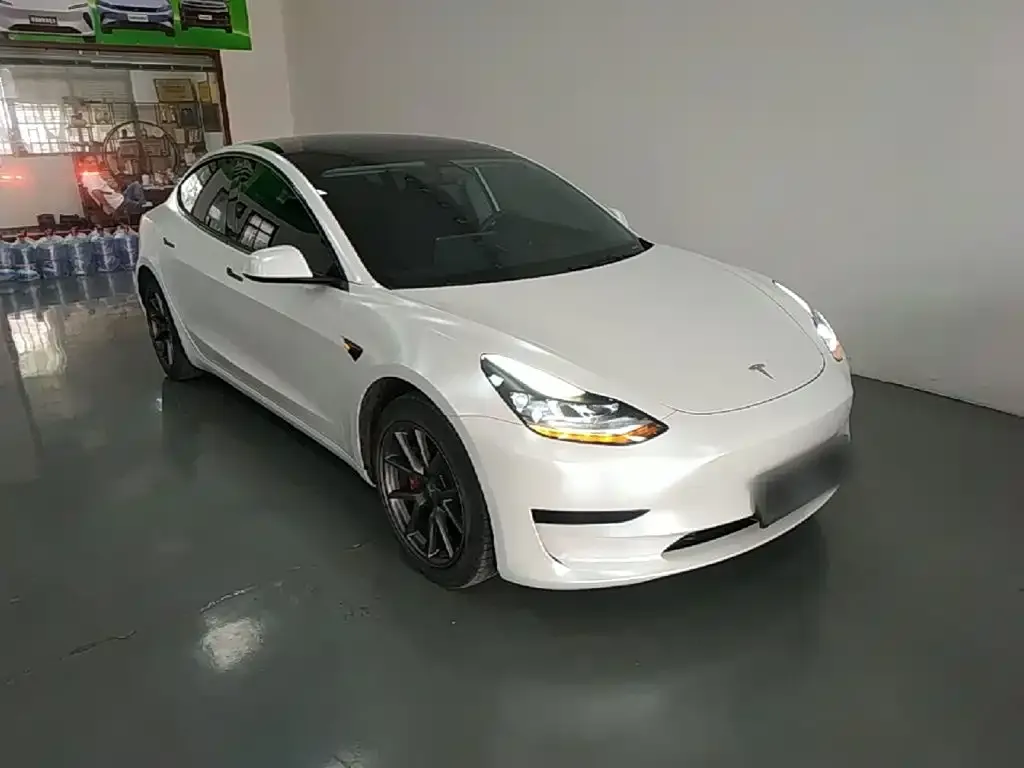 Tesla Model 3 — фото 5