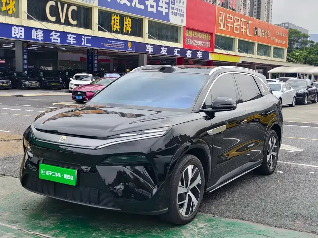 BYD Tang L — фото 1