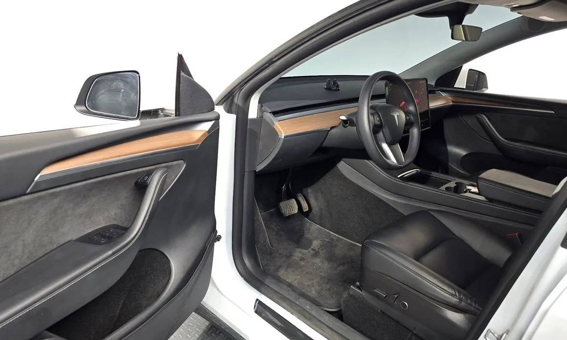 Tesla Model Y — фото 8