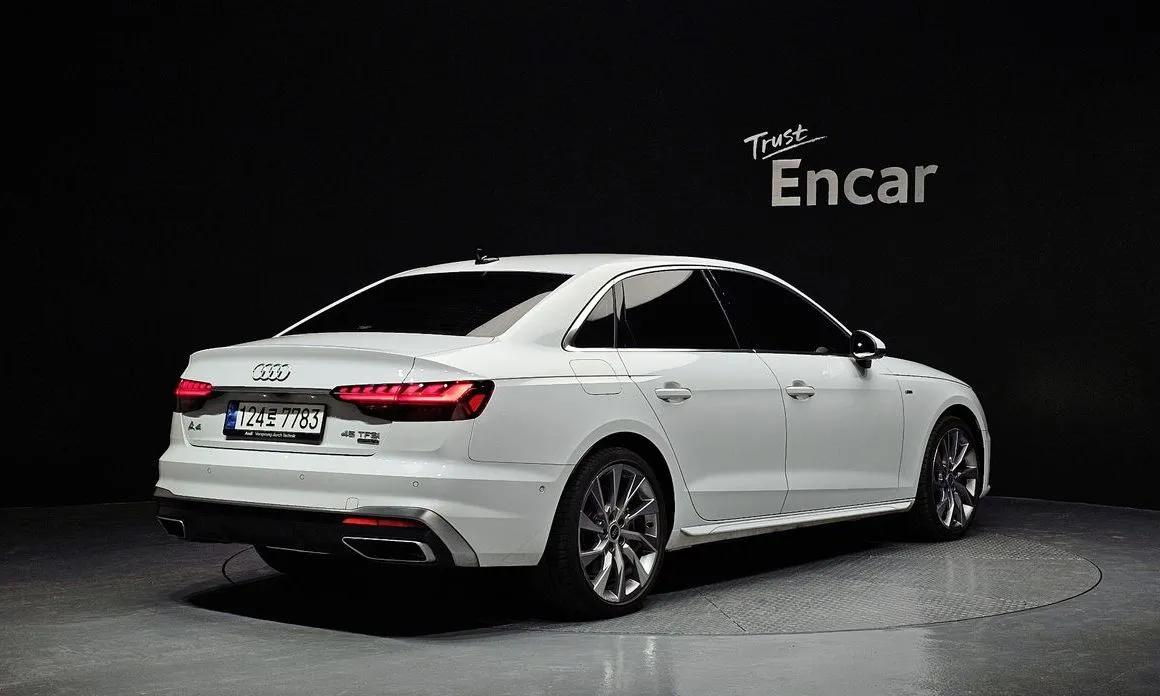 Audi A4 — фото 8