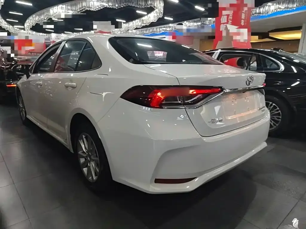 Toyota Corolla — фото 10