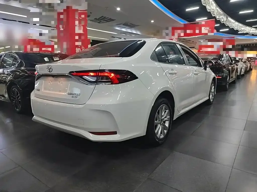 Toyota Corolla — фото 9