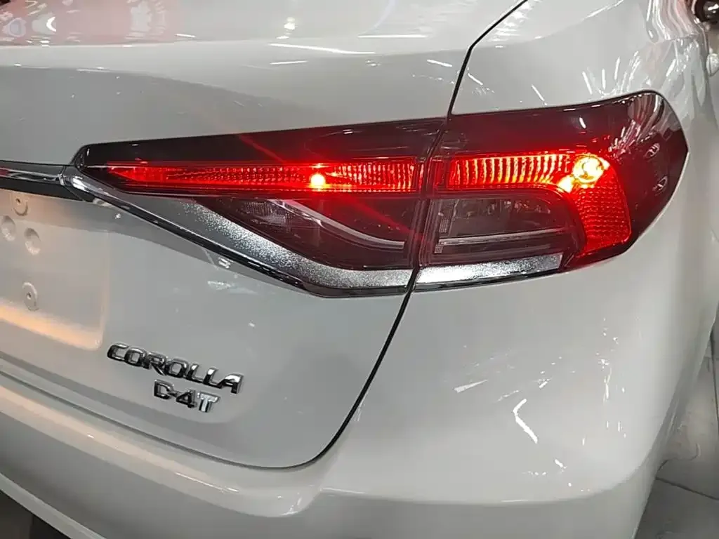 Toyota Corolla — фото 6