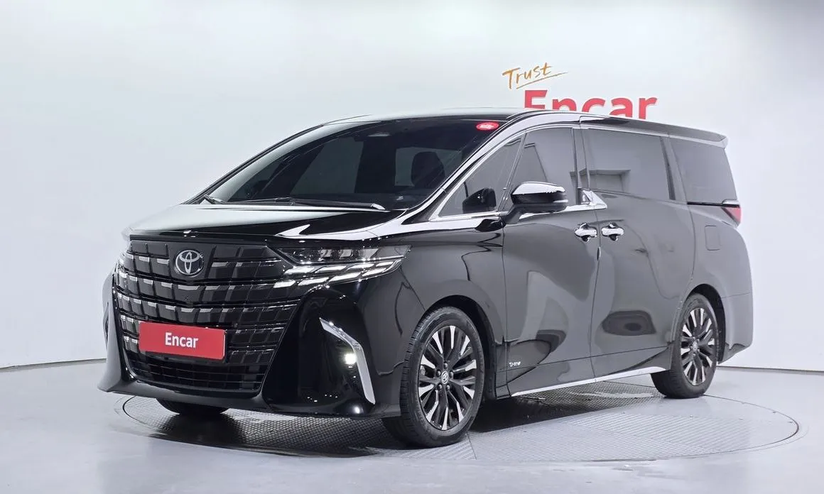 Toyota Alphard — фото 1