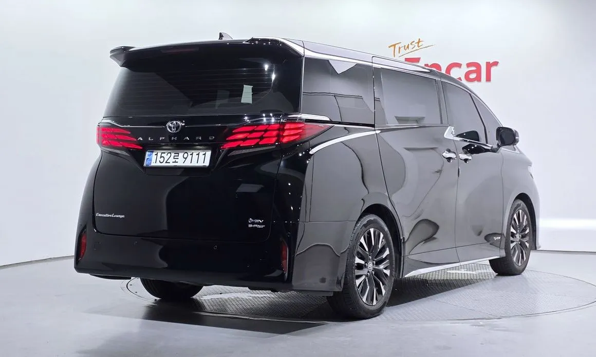 Toyota Alphard — фото 2