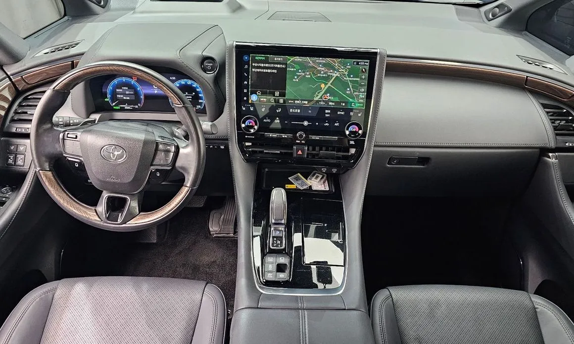 Toyota Alphard — фото 9
