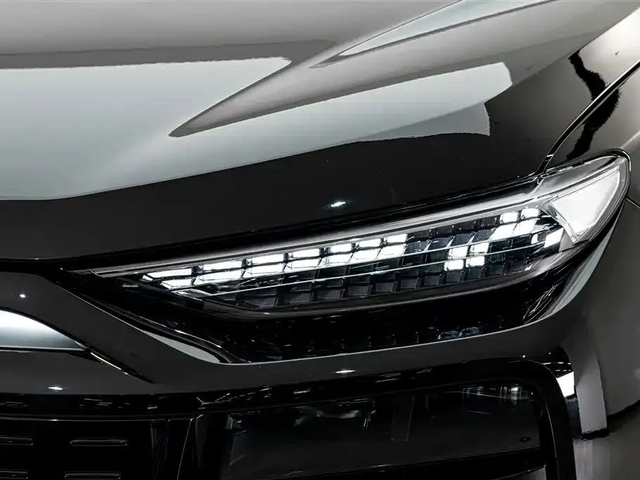 Audi Q6L e-tron — фото 10