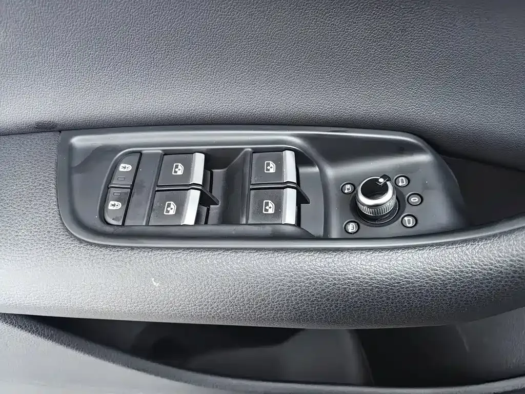 Audi Q7 — фото 10