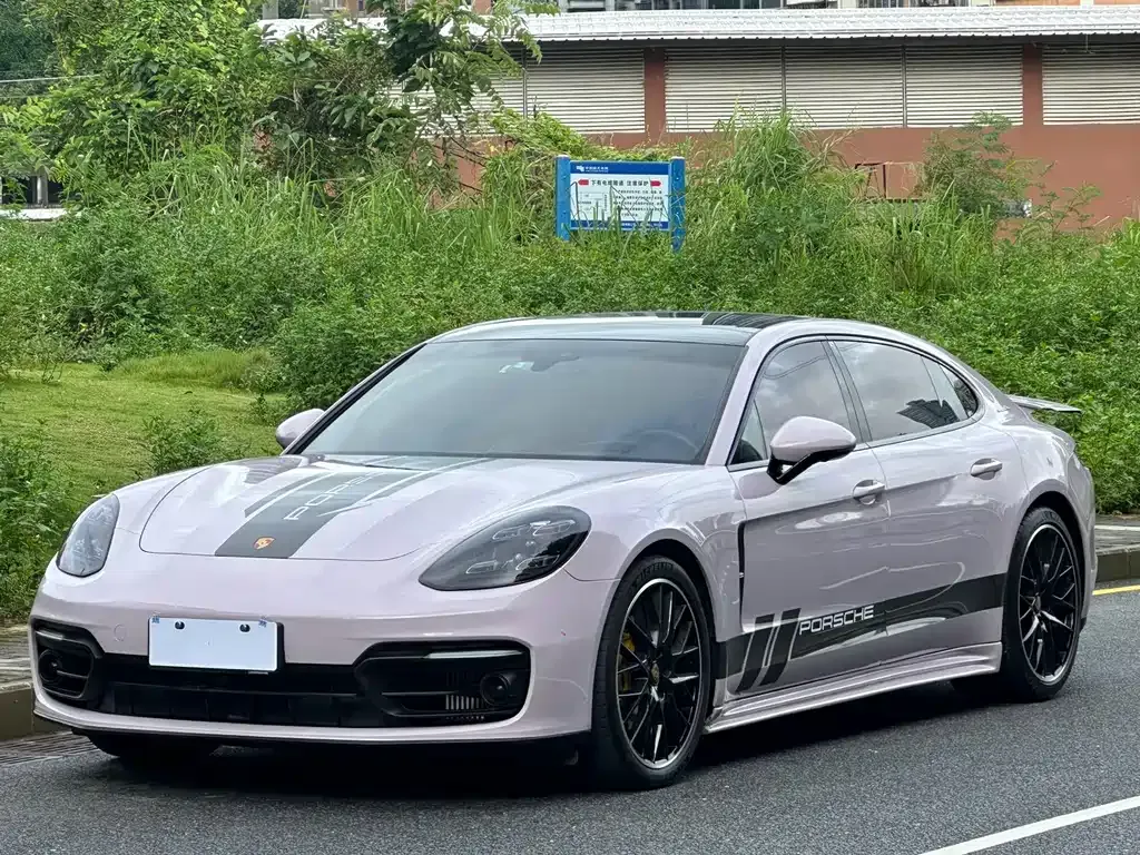Porsche Panamera — фото 1
