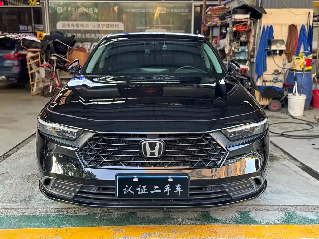 Honda Accord — фото 1