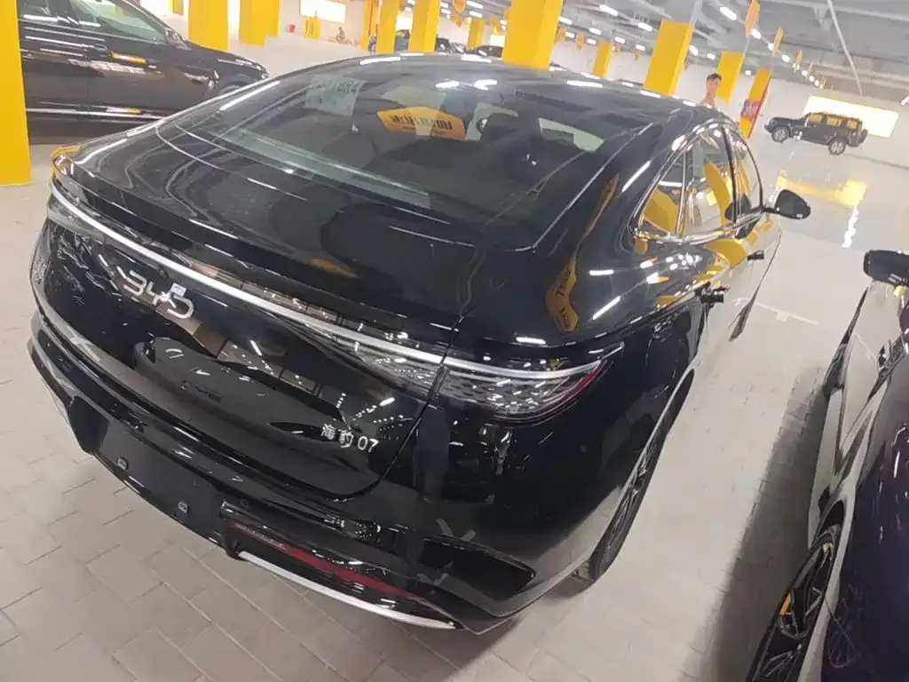 BYD Seal 07 DM-i — фото 10