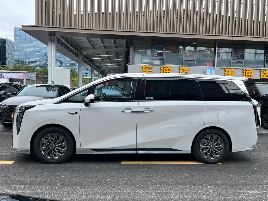 GAC Motor Trumpchi M8 — фото 10