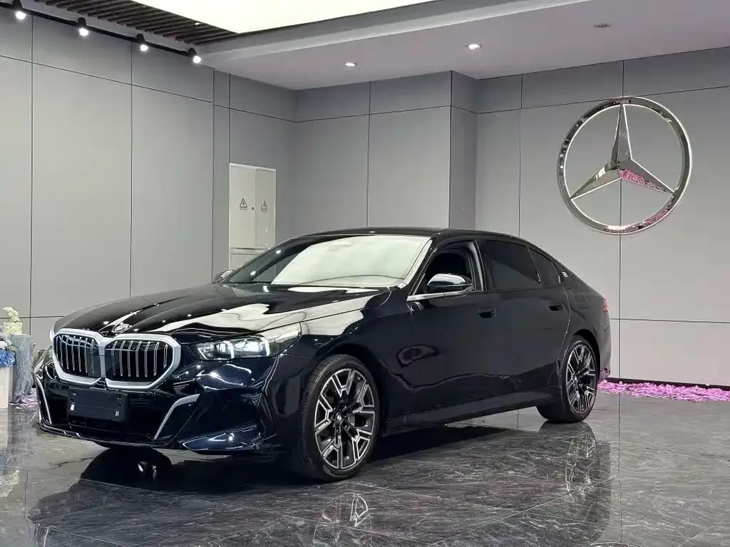 BMW 5 Series — фото 1