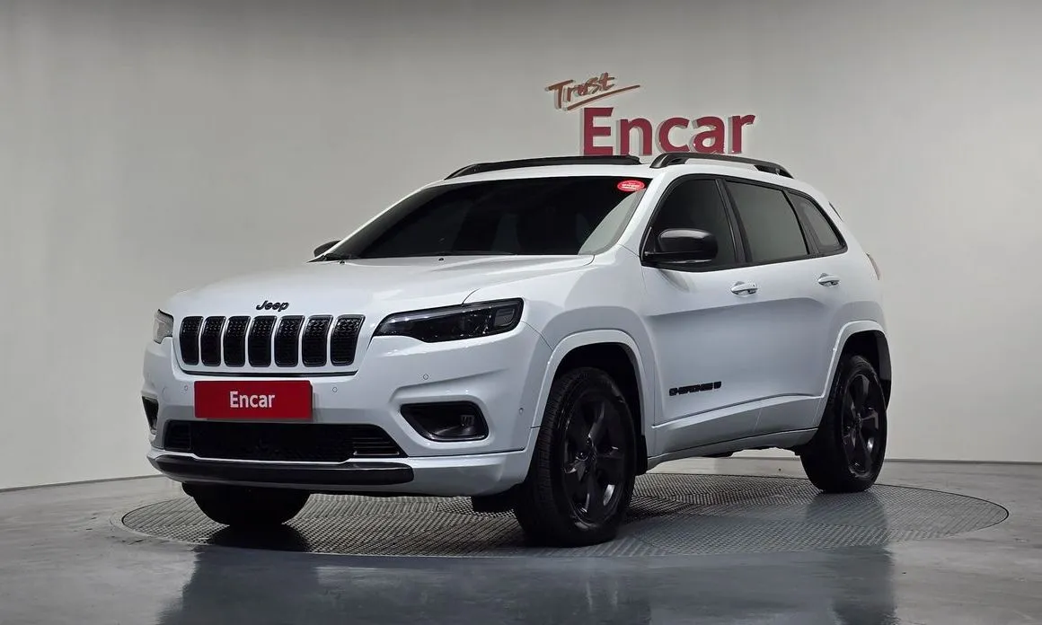 Jeep Cherokee — фото 1