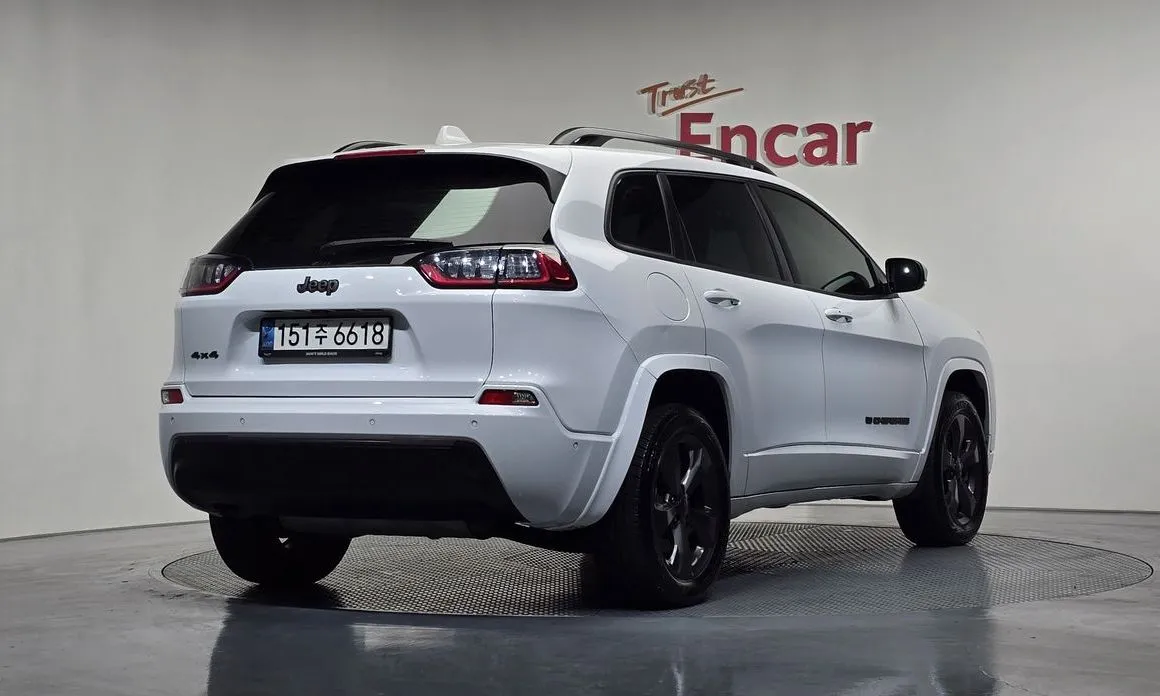 Jeep Cherokee — фото 2