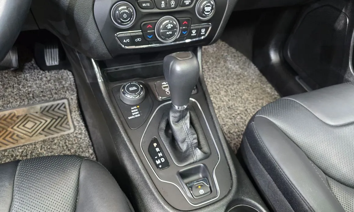 Jeep Cherokee — фото 6