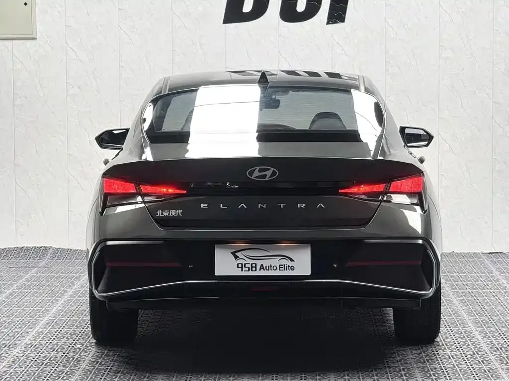 Hyundai Elantra — фото 2