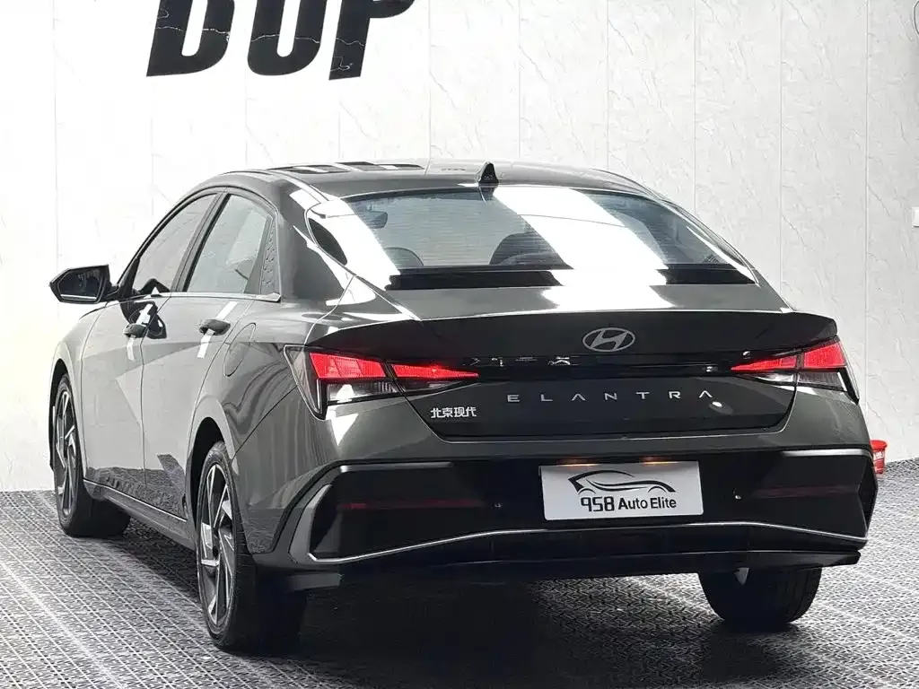 Hyundai Elantra — фото 6